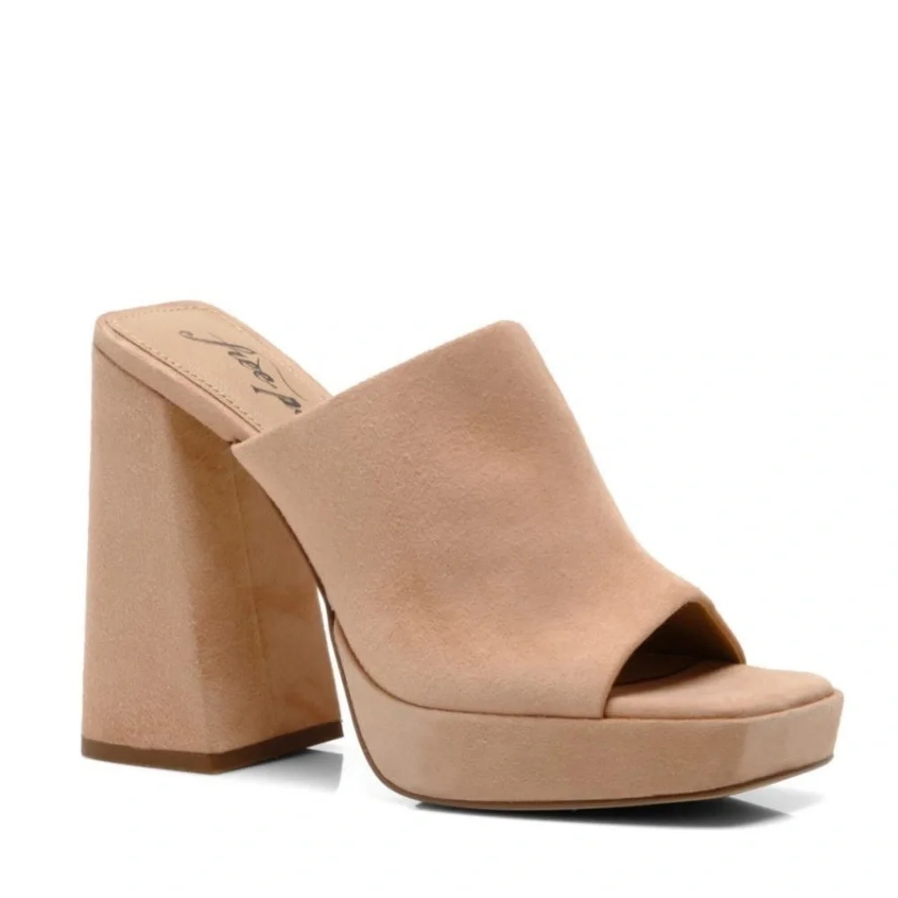 NEW! Free People Pearl Sand Margo Platform Sandal -  Size 39EU/9US ✈️
